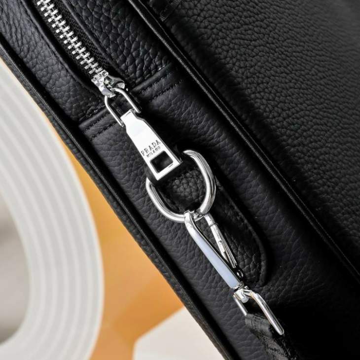 Picture of Prada Mens Bags _SKUfw197239028fw